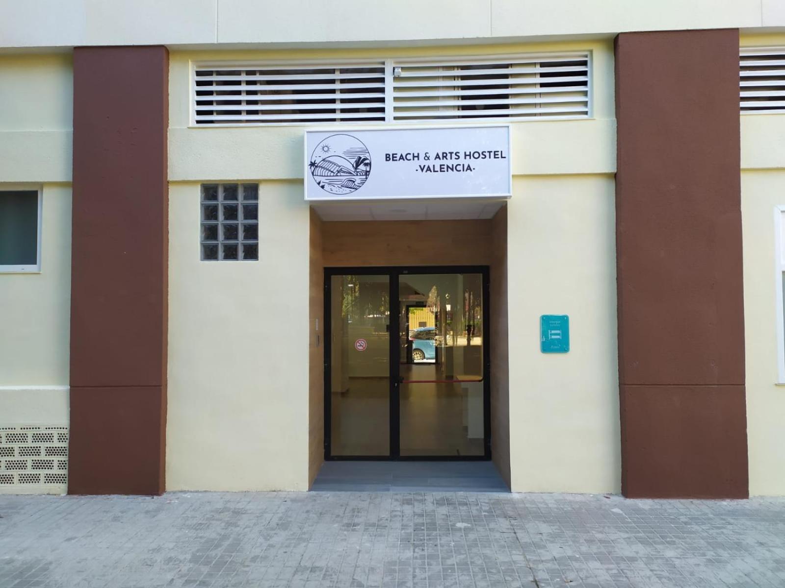 Bizzbeach Hostel
