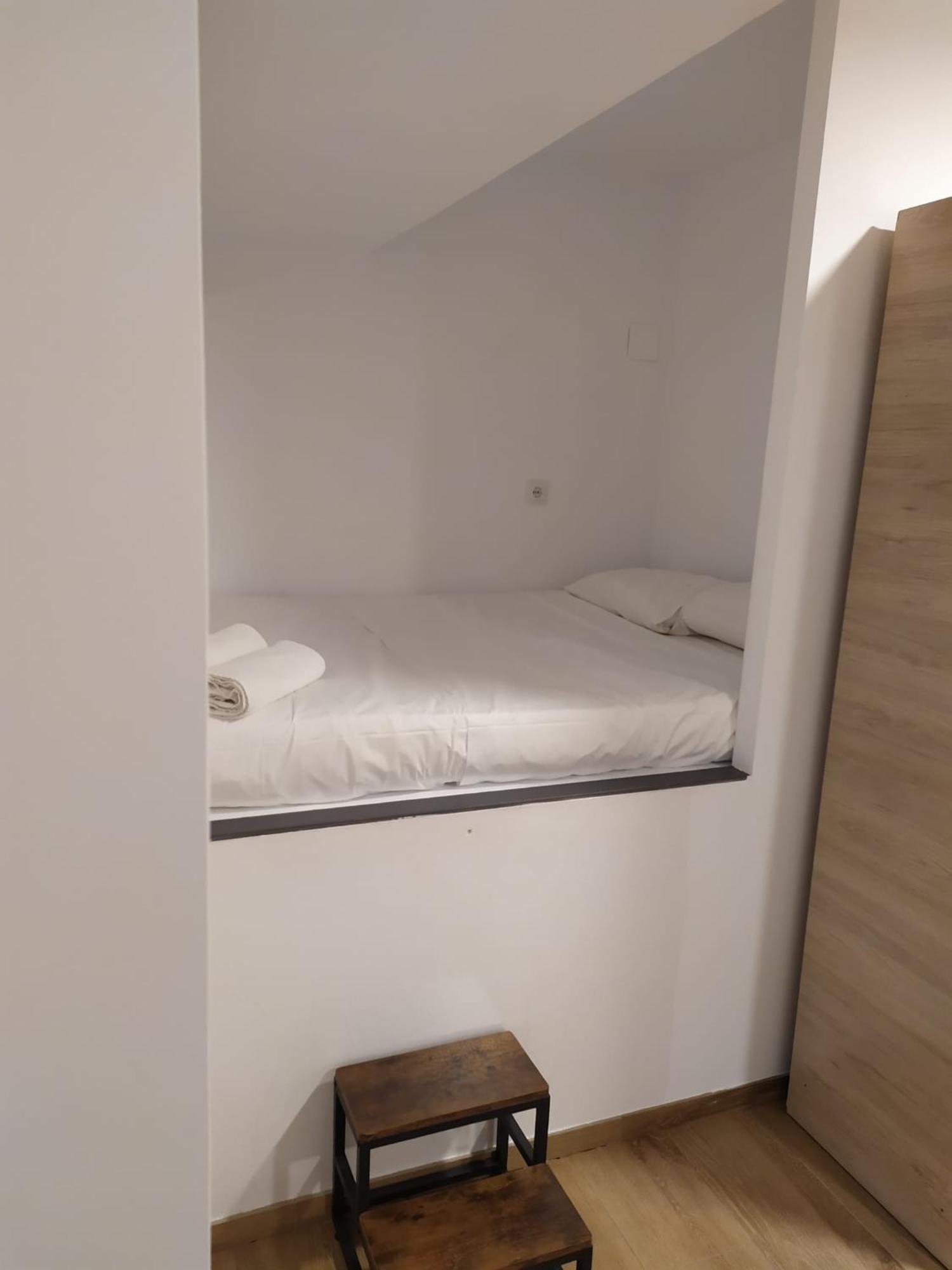 Bizzbeach Hostel *