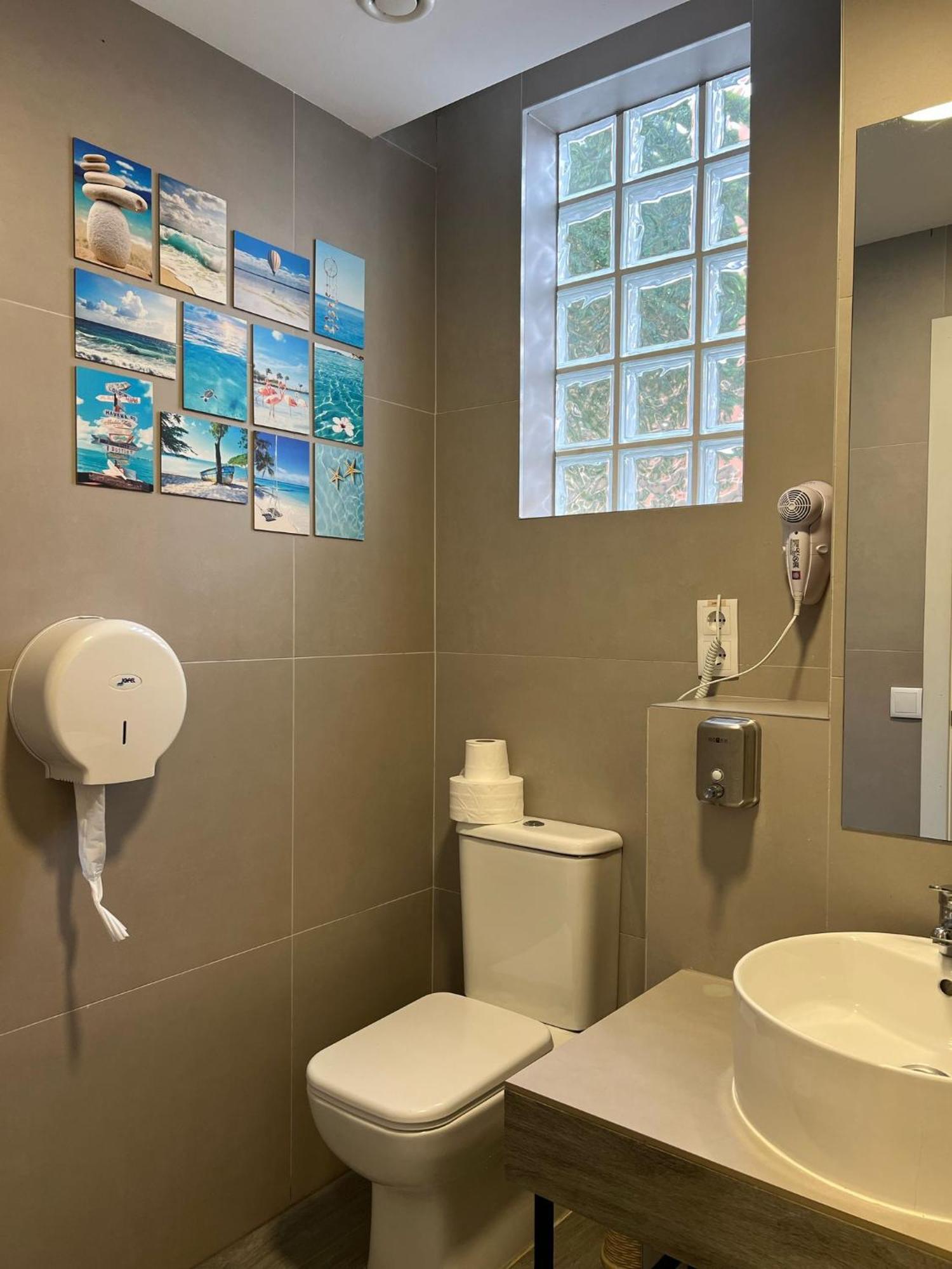 Hostel Bizzbeach Valencia