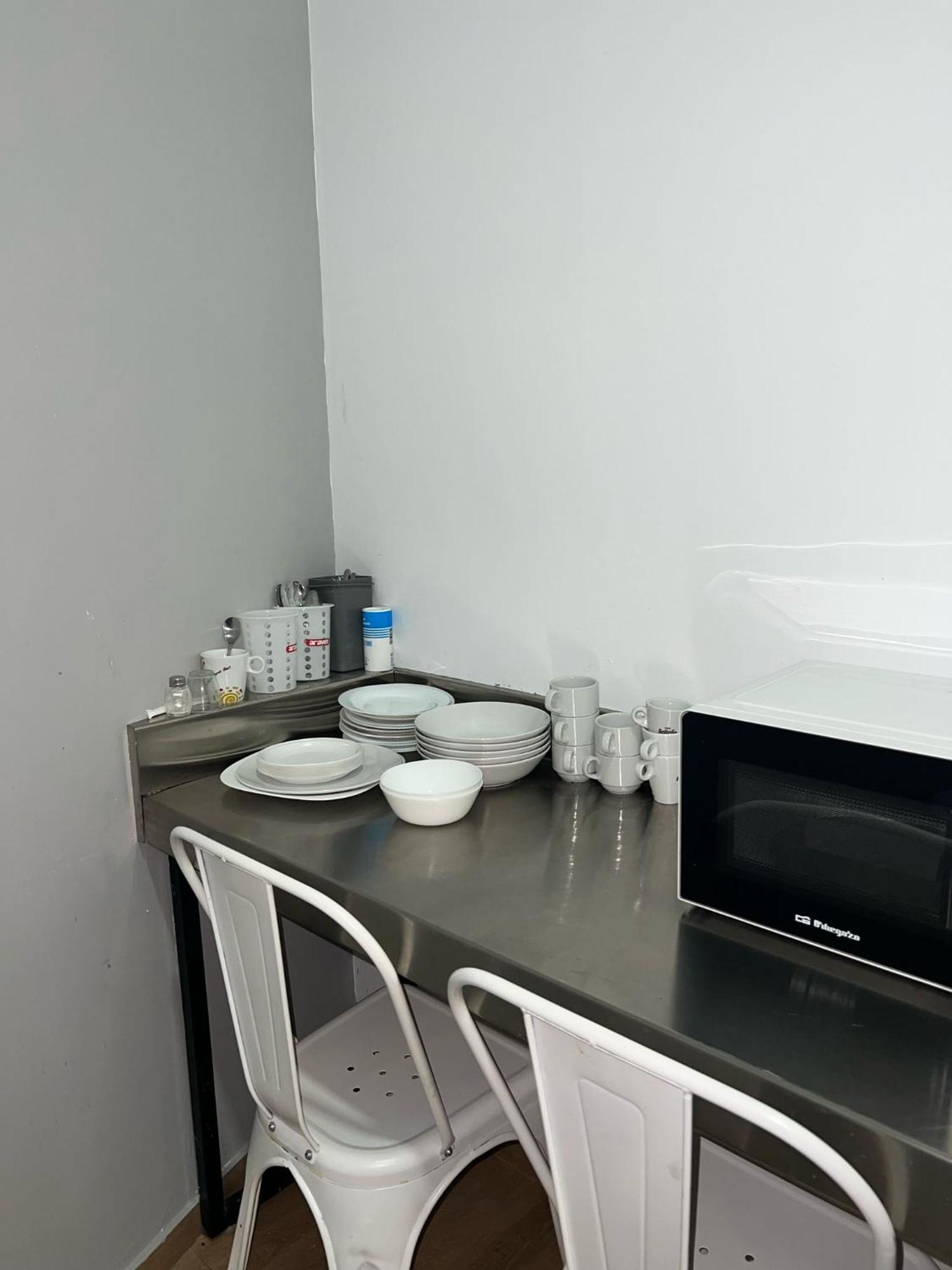 Bizzbeach Hostel