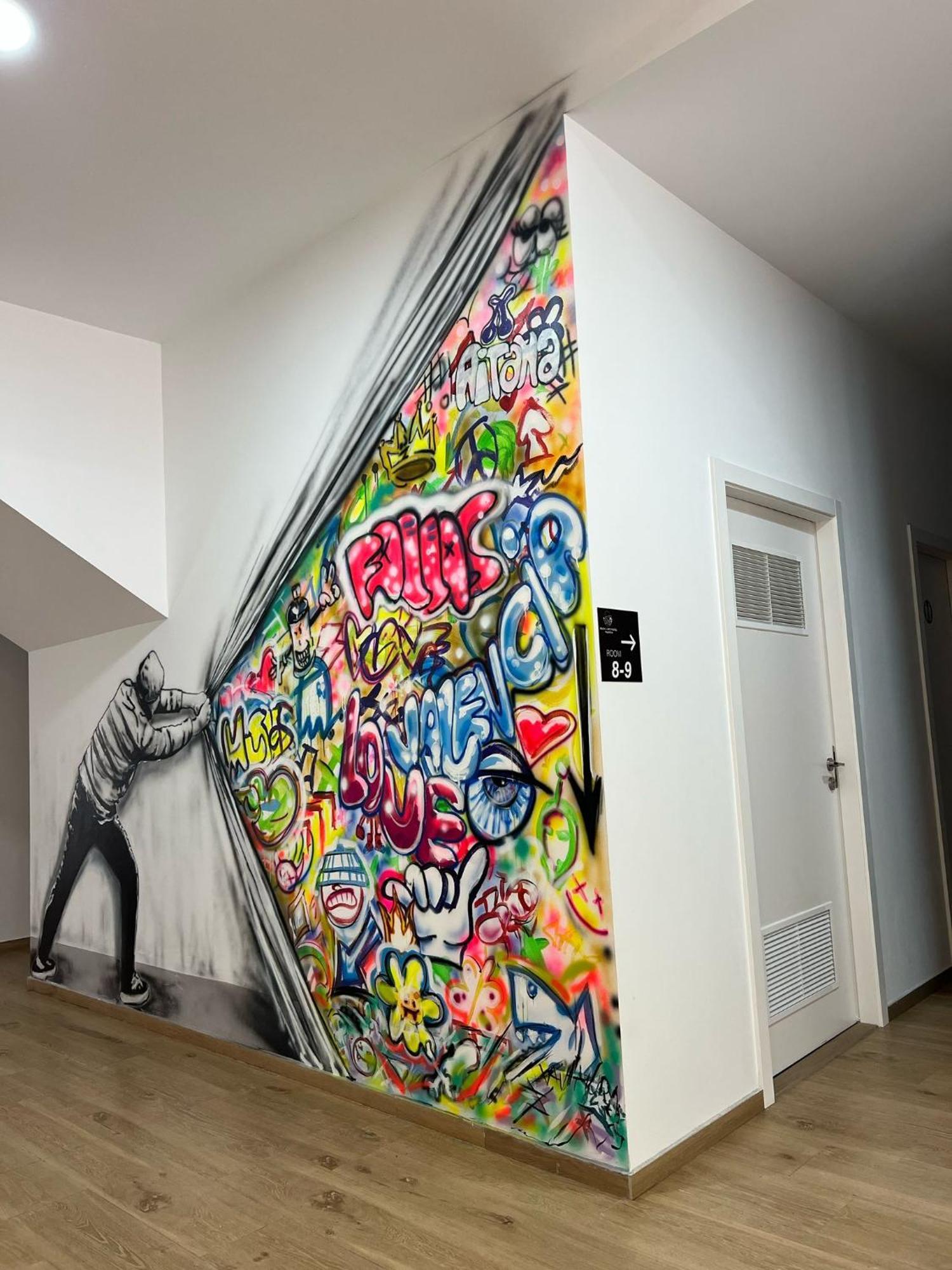 Bizzbeach Hostel *