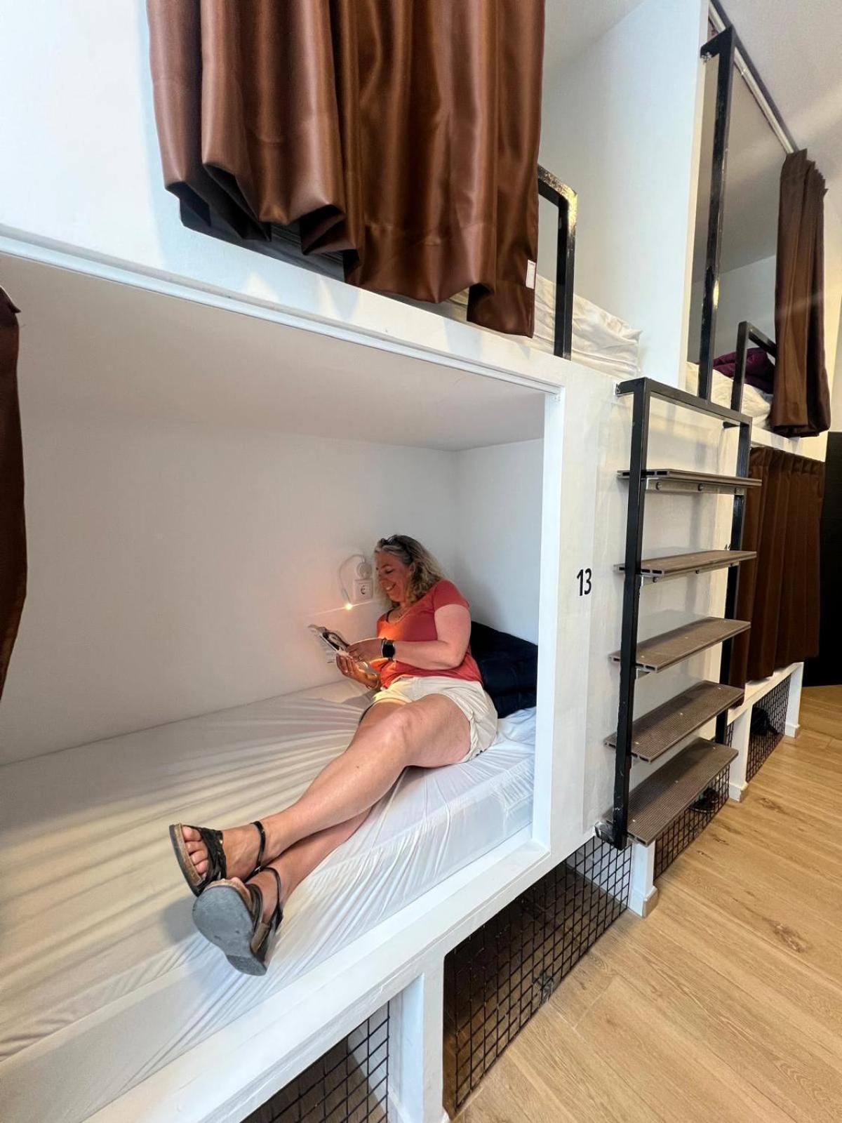 Bizzbeach Hostel